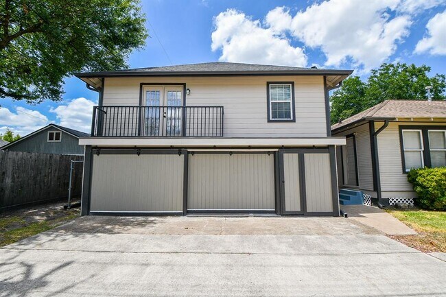 Building Photo - 1525 Studewood St