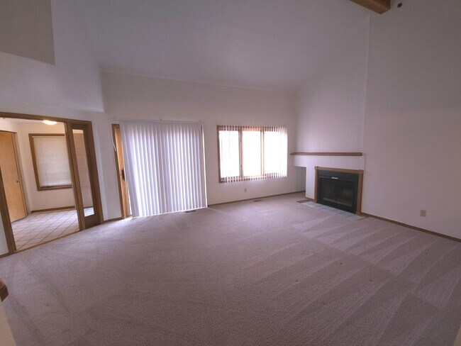 Building Photo - AVAILABLE NOW! 2 Bedroom Plus Loft with co...