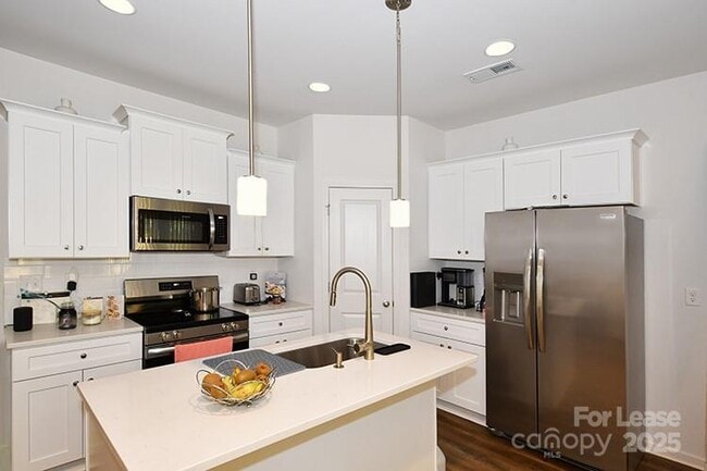 Building Photo - 2046 McDonald Dr