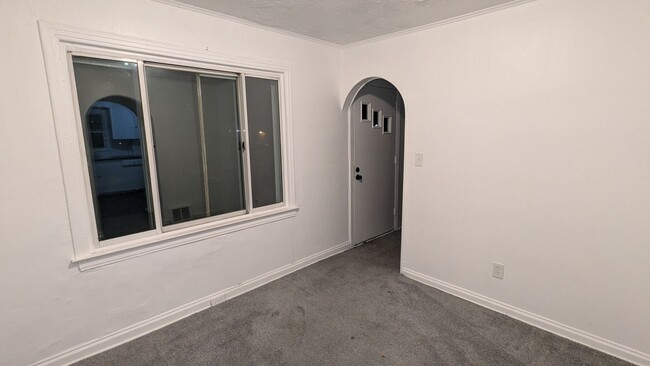 Building Photo - 2-Bedroom, 1-Bathroom Single Family Home f...