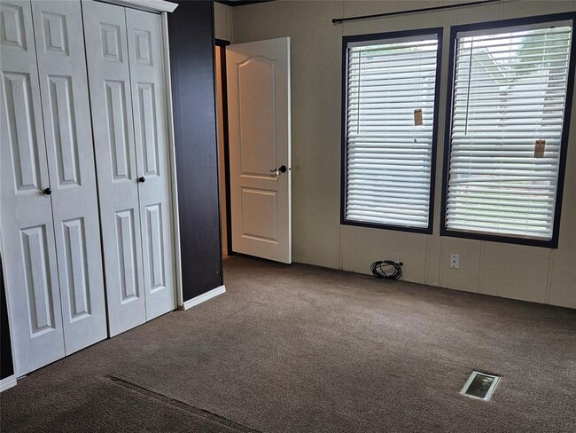 Building Photo - 136 Navasota Dr
