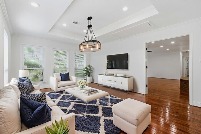 Building Photo - 1320 Woodvine Dr