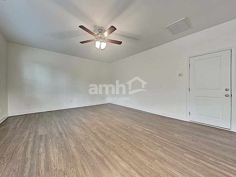 Building Photo - 3076 Day Flower Dr