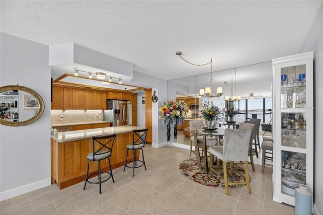 Building Photo - 7100 Sunshine Skyway Ln S