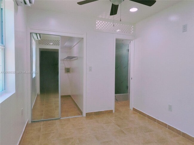 Building Photo - 1021 Mango Dr