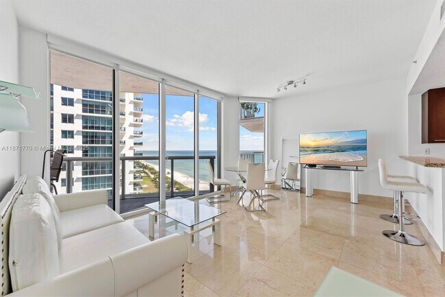 Primary Photo - 6515 Collins Ave