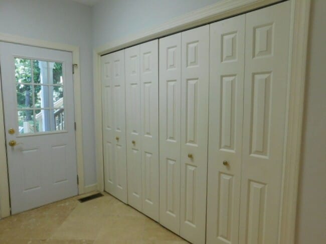 Building Photo - Expansive Unfurnished Spanish Wells Home Available for Rent