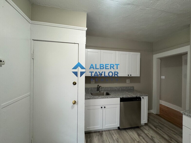 Building Photo - 6 Bowdoin Park