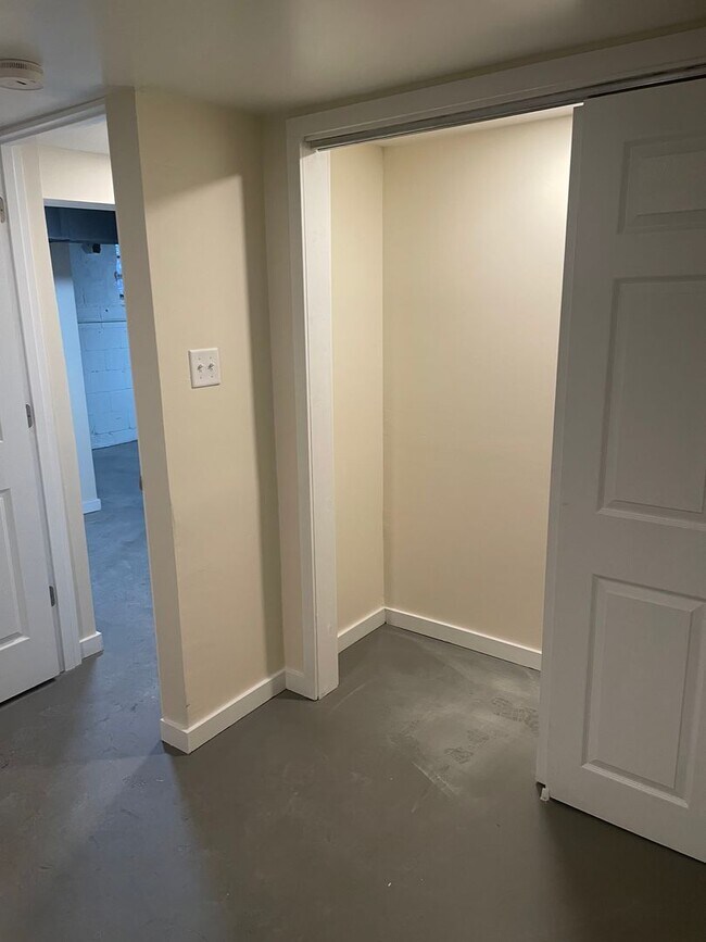 Building Photo - Brand New Remodeled Home