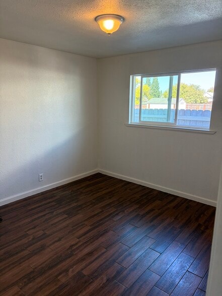 Building Photo - 6062 Vierra Ln