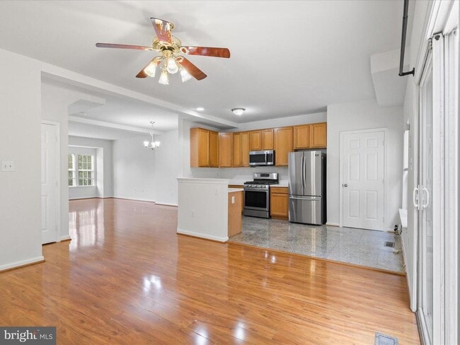 Building Photo - 7700 Shadowcreek Terrace