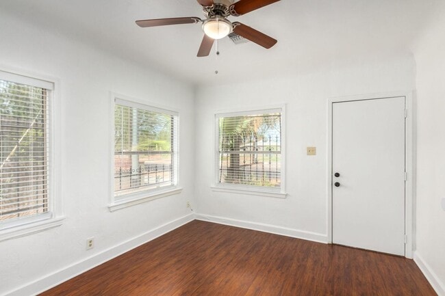 Building Photo - One Bedroom Single Family Home - Garfield District - First Month Free!