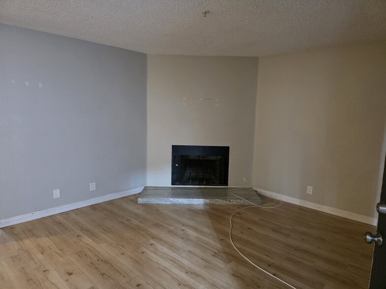 Building Photo - Broadway Apartments