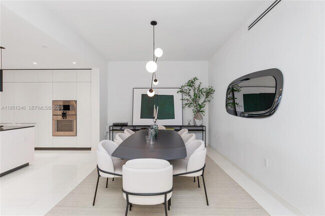 Building Photo - 300 Biscayne Blvd Way