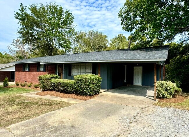 Front - 202 N Thomas St