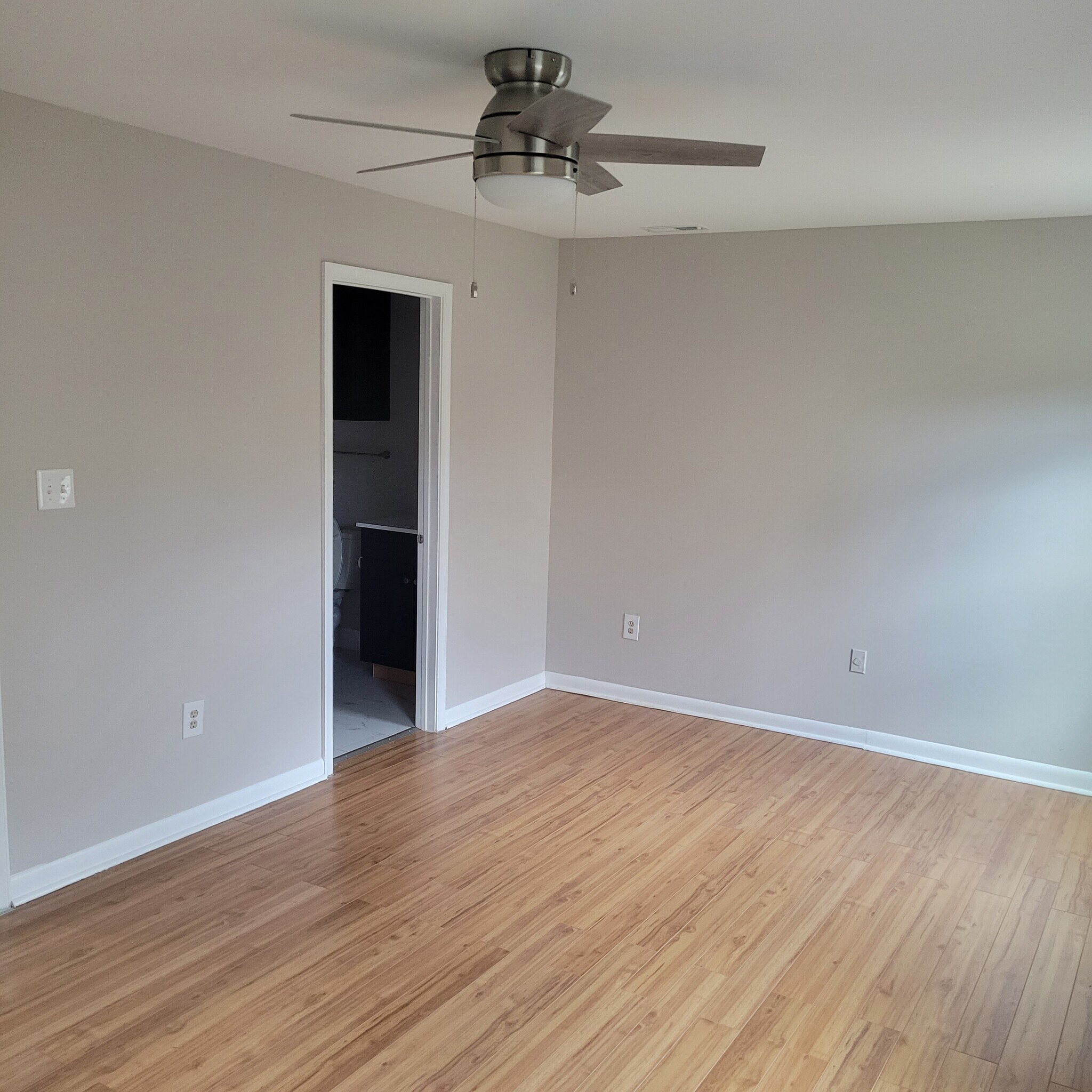 Building Photo - 84 Woodlake Dr