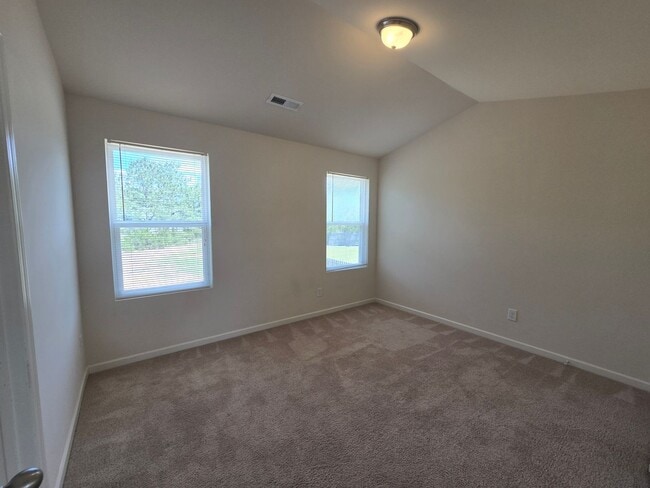 Building Photo - New Listing!