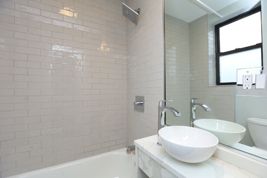 Building Photo - 508 W Belmont