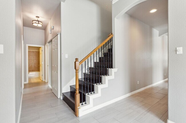 Building Photo - Elegant Living in Fountain Ridge – A Seren...