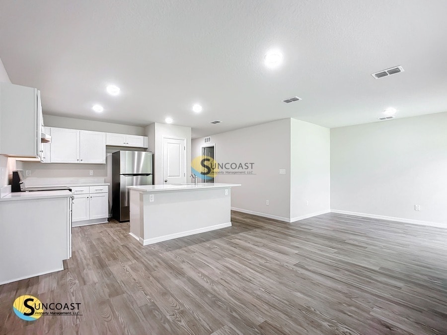 Building Photo - 8 Wellwood Ln