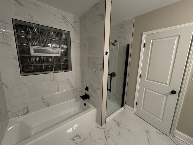 Building Photo - 7254 S Bennett Ave