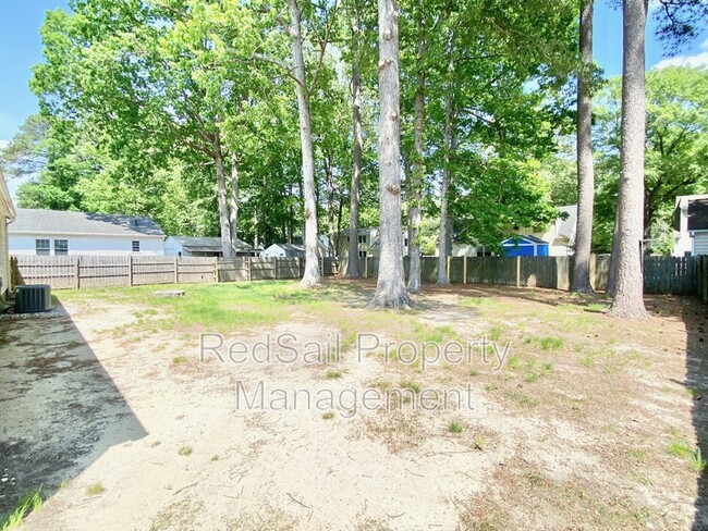 Building Photo - 220 Mona Dr