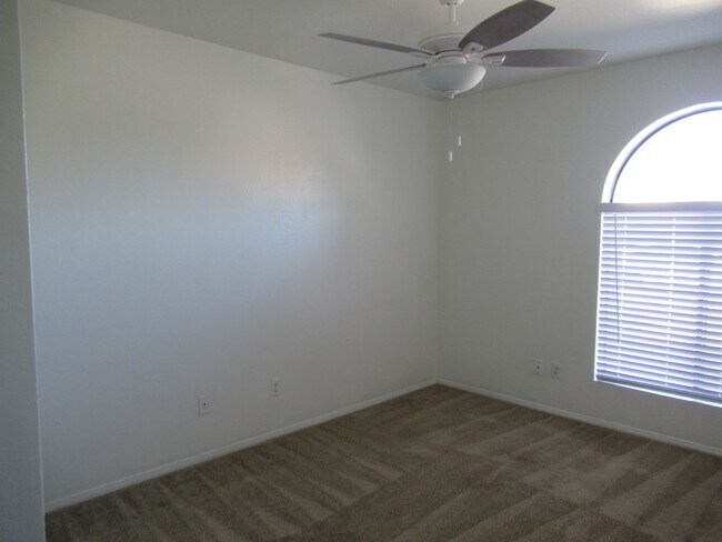 Building Photo - Spacious 4 Bedroom Home in Convenient Mesa...