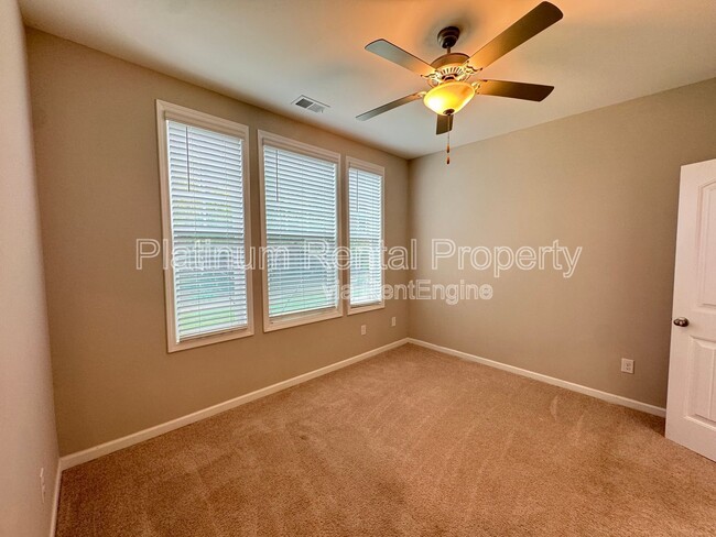 Building Photo - 707 Topsail Ln