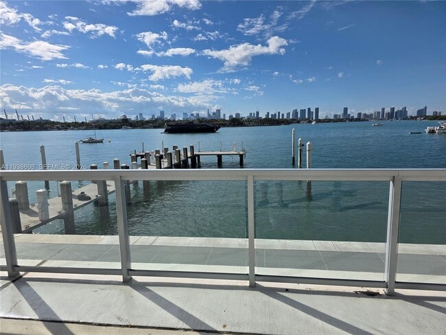 Building Photo - 1000 West Ave