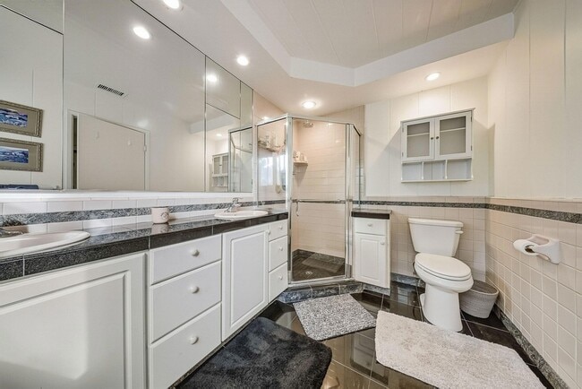 Building Photo - 724 N Refugio Rd