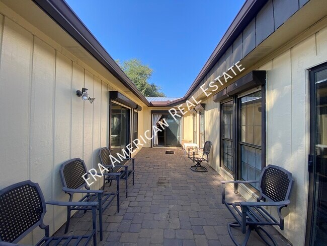 Building Photo - 925 Holbrook Cir