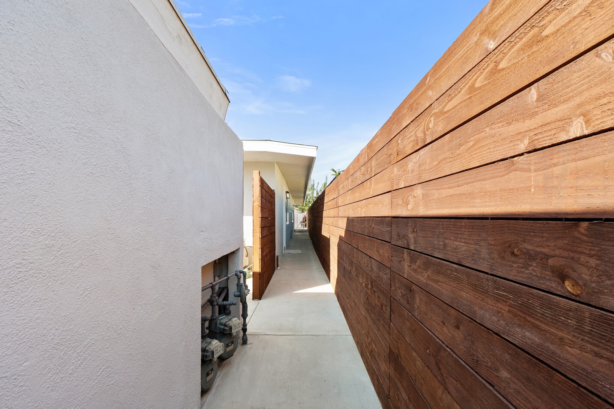 Building Photo - 2051 E Harding St