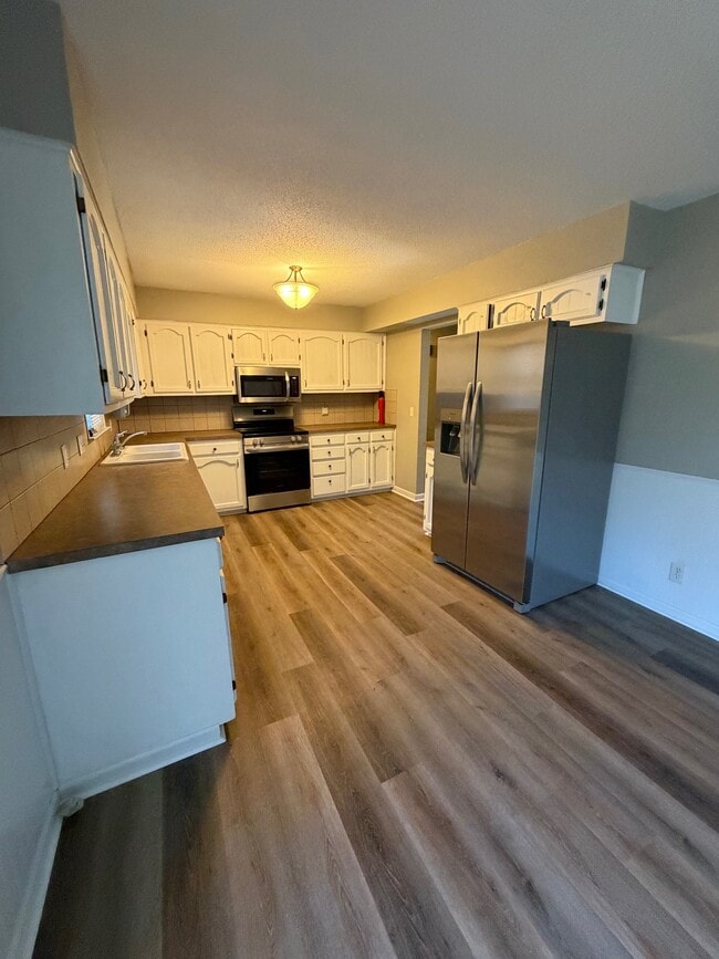 Building Photo - 1428 Grandview Dr