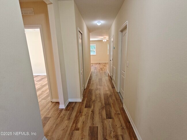 Building Photo - 223 Osprey Marsh Ln