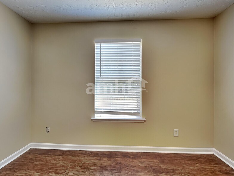 Building Photo - 3211 Deer Valley Dr NW