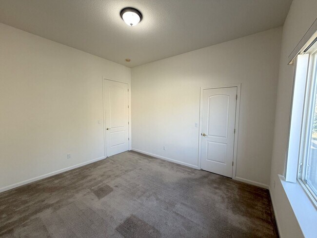 Building Photo - Spanish Springs 5bed/3bath - Move in Speci...