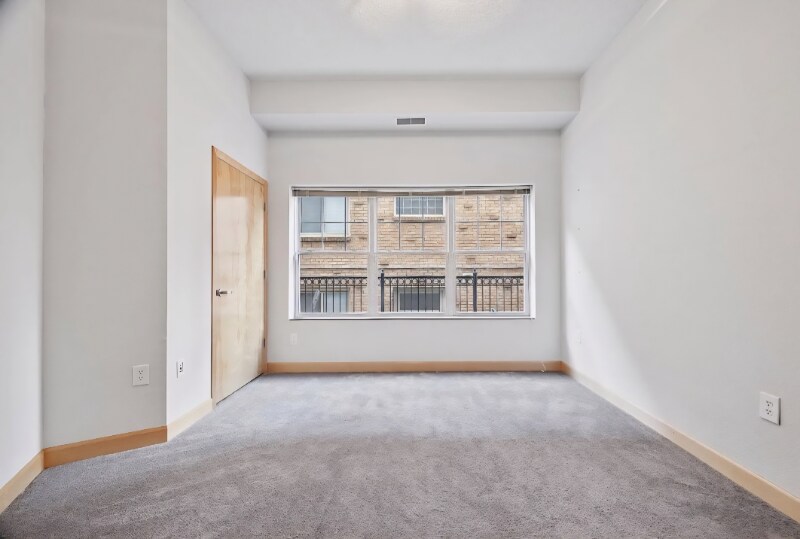 Building Photo - 308 E 18th St