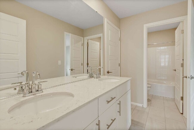 Building Photo - Extravagant Home for Rent - Heart of Covington