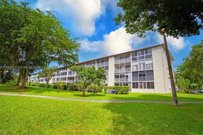 Building Photo - 13250 SW 7th Ct