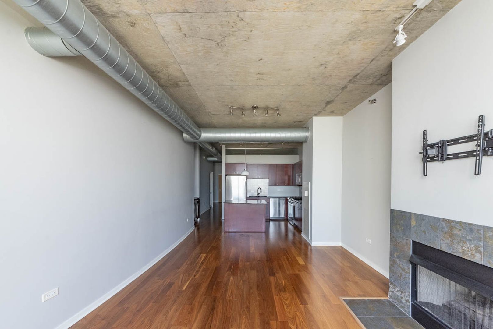 Building Photo - 700 N Larrabee St