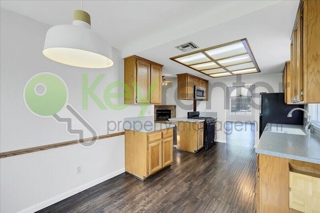 Building Photo - 2624 Walnut Ave