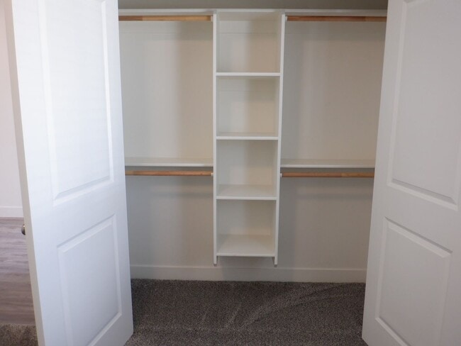 Building Photo - Move-in Discount - 3 bedroom - 2 Bath - Si...