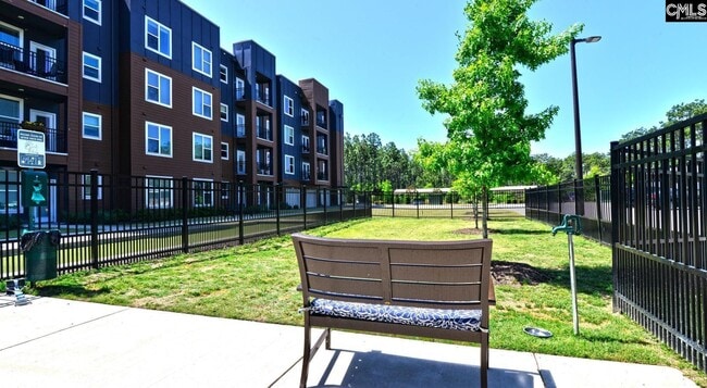 Building Photo - 440 Town Center Pl