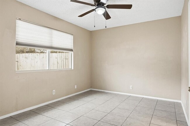 Building Photo - 2600 S Bagdad Rd