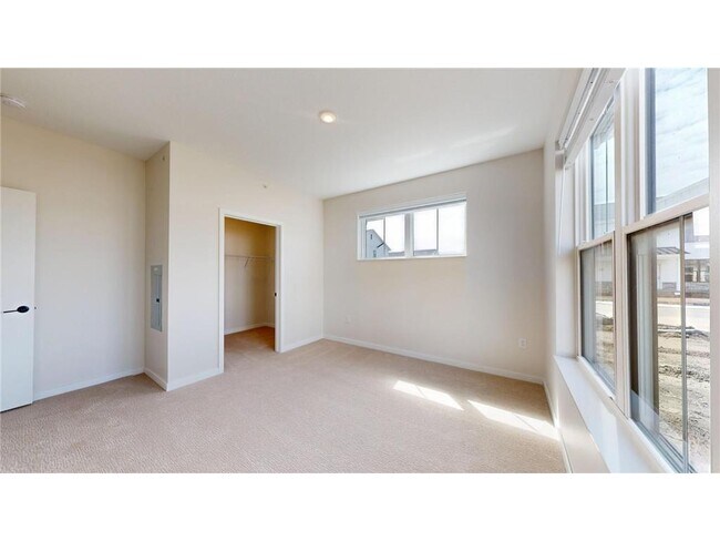 Building Photo - 1427 190th Ave NE