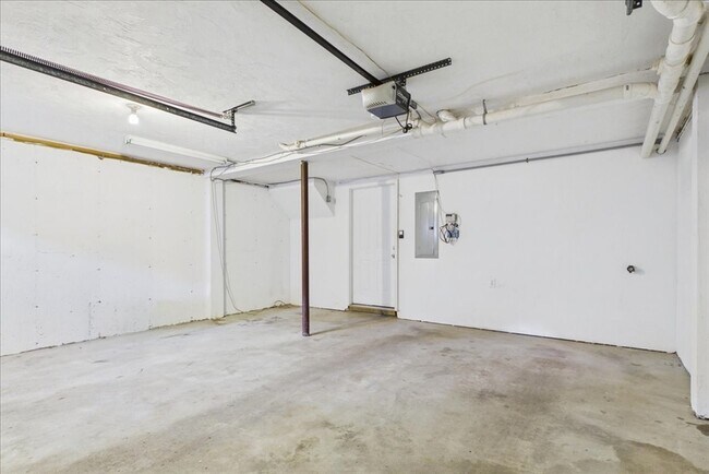 Building Photo - 37 Glen Ave