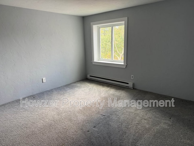 Building Photo - 10 Pine Grove Ave