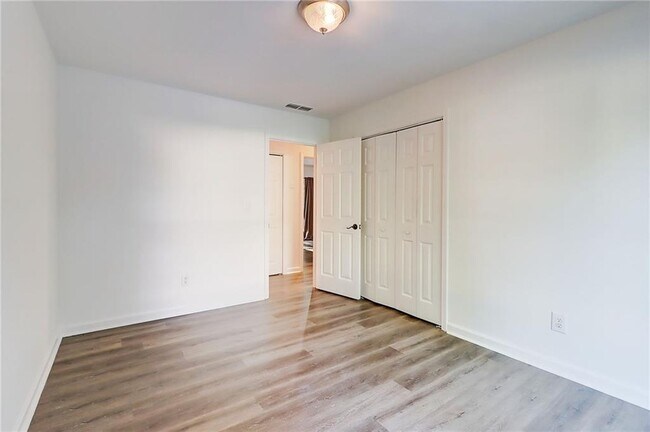 Building Photo - 3347 Camens Way NE