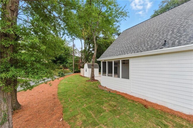 Building Photo - 180 Summit Ave SE