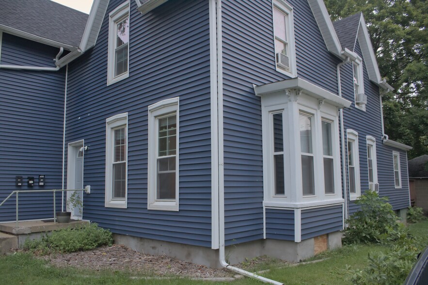 Building Photo - 304 W Columbia Ave